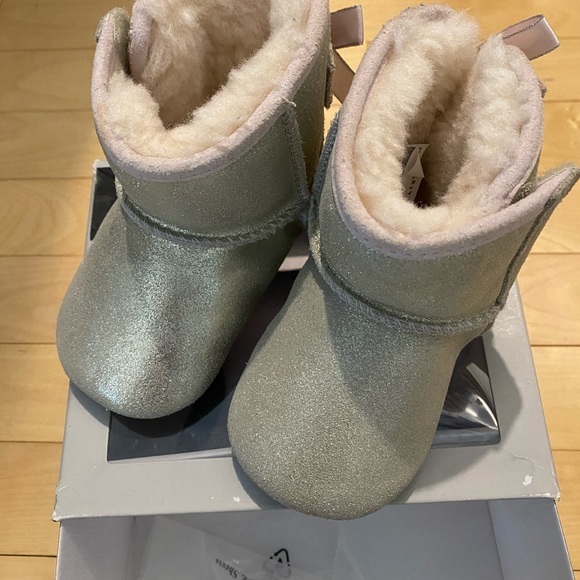 UGG INFANT JESSE BOW II BOOTS - METALLIC GOLD - Picture 4 of 10